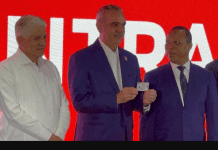 Presidente Abinader recibe nueva licencia de conducir e inicia modernización del sistema en República Dominicana