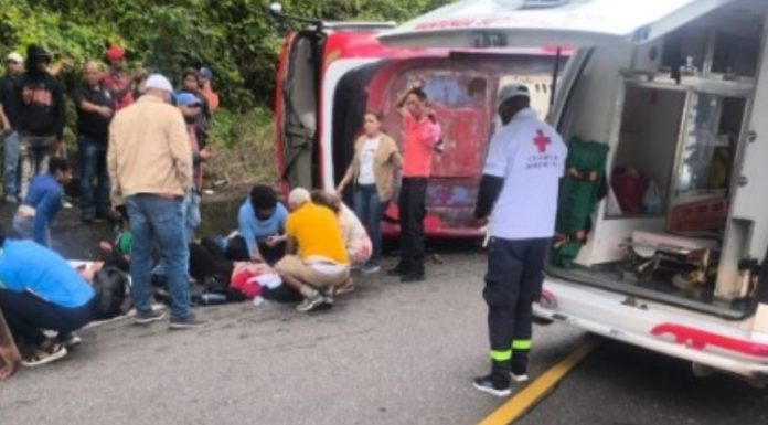 Accidente de tránsito deja al menos 14 heridos en la carretera Casabito–Constanza
