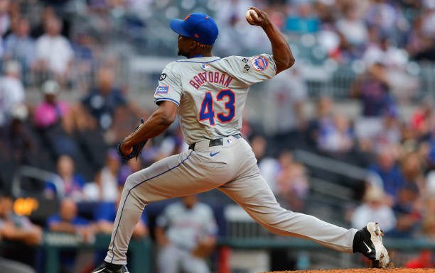 Gigantes del Cibao firman nuevamente al relevista Huáscar Brazobán para la próxima temporada