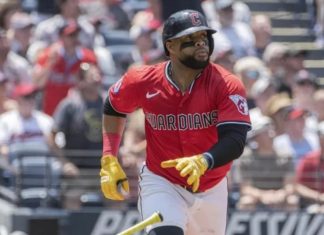 D-Backs alcanzan acuerdo con el veterano dominicano Carlos Santana