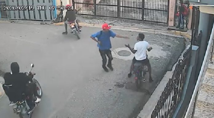 Cuatro motorizados atracan joven en Santiago y lo despoja de su motocicleta