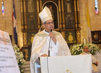 Arzobispo denuncia frente Abinader atentados contra la soberanía
