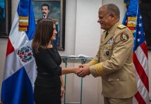 Embajadora de los Estados Unidos realiza visita oficial al ministro de Defensa