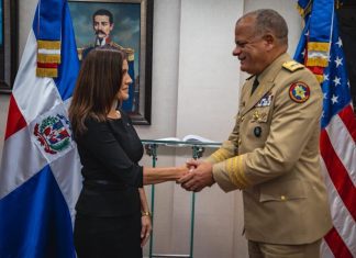 Embajadora de los Estados Unidos realiza visita oficial al ministro de Defensa