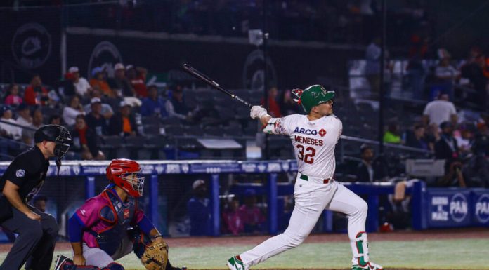 Tomateros remontan en el octavo y quitan el invicto a los Leones con triunfo 10-7