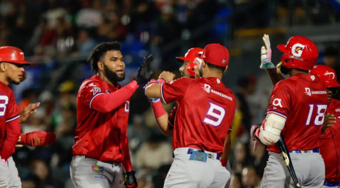 República Dominicana debuta con victoria 5-4 sobre México Rojo en la Serie del Caribe 2026