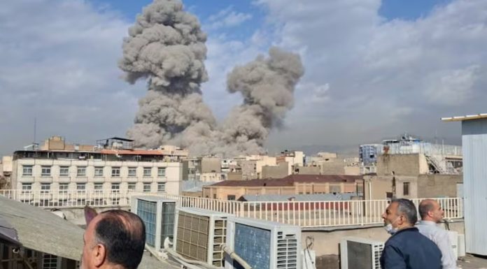 Estados Unidos e Israel atacan a Irán tras semanas de amenazas