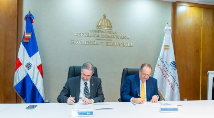Hacienda y FIBA firman acuerdo que fortalece la lucha contra el lavado de activos en el sector de juegos de azar