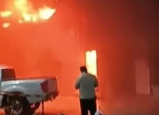 Devastador incendio afecta una empresa de productos plásticos ubicada en Haina