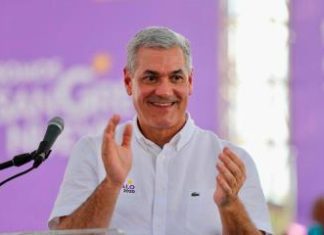 Gonzalo Castillo se inscribe como aspirante presidencial del PLD; Abel Martínez queda fuera