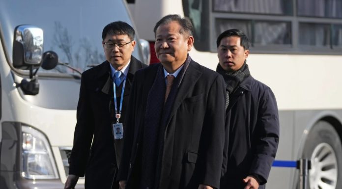 Condenan a 7 años de prisión a exministro del Interior surcoreano por la ley marcial