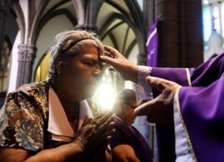 Con la imposición de la ceniza, los católicos inician hoy la cuaresma