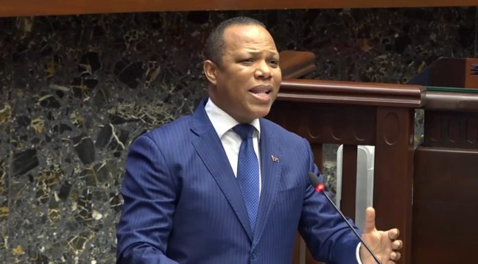 Milton Morrison revela presuntos intentos de soborno en proceso de nueva licencia de conducir