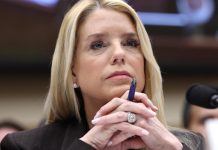 La monarquía británica se tambalea tras el arresto del expríncipe Andrés