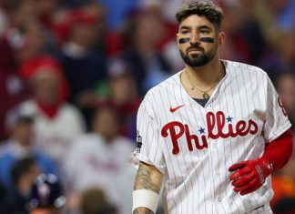Nick Castellanos queda fuera de los Filis tras llevar cerveza al dugout
