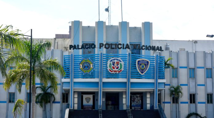 Policía busca a cuatro delincuentes tras asalto armado en cafetería de San Isidro