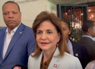 Vicepresidenta Raquel Peña y el director del SNS escuchan los reclamos de las enfermeras