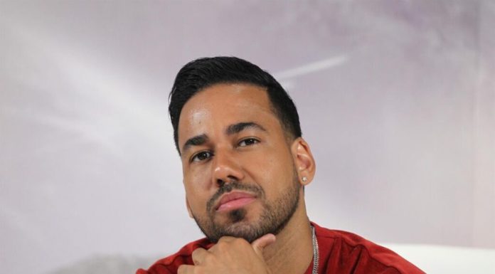 Romeo Santos utiliza triunfo en Premio Lo Nuestro para defender a latinos ante situación migratoria en EEUU
