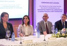Embajadora de EUA y Presidente de DNCD clausuran primer ciclo de capacitación en desmantelamiento de laboratorios clandestinos