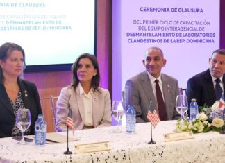 Embajadora de EUA y Presidente de DNCD clausuran primer ciclo de capacitación en desmantelamiento de laboratorios clandestinos