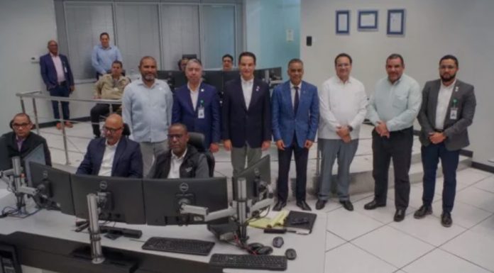 Servicio eléctrico fue estabilizado «completamente a las 11:53 de la noche»; ministro Santos dice se investiga para determinar causas del evento