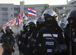 Un hombre irrumpe a tiros en escuela y mantiene como rehenes a estudiantes en Tailandia