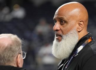 Relación con su cuñada provoca la renuncia de Tony Clark a la MLBPA