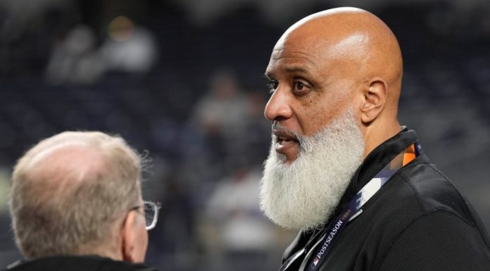 Relación con su cuñada provoca la renuncia de Tony Clark a la MLBPA