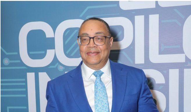 Víctor Bautista publica libro sobre inteligencia artificial y comunicación