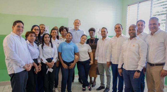 INABIE refuerza transparencia en licitaciones del almuerzo escolar con el uso de equipos tecnológicos