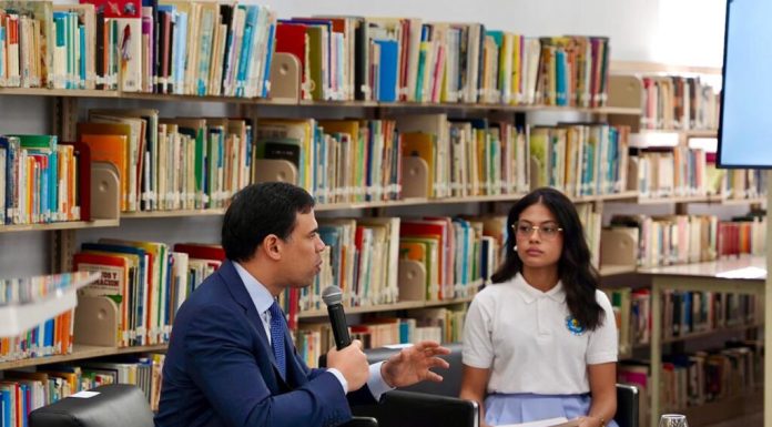 Roberto Ángel Salcedo inicia nueva etapa de “El Poder de las Buenas Palabras” enfocada en centros educativos