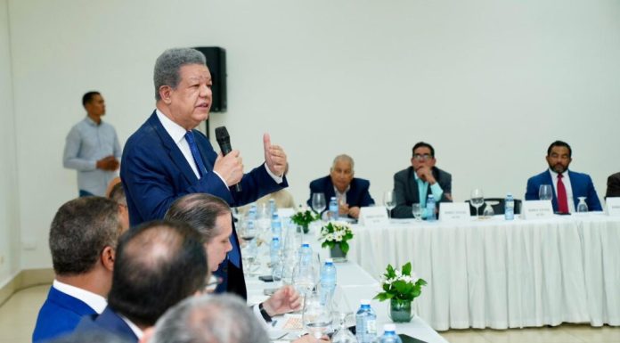 Leonel se reúne con industriales y comerciantes en Santiago, iniciando así agenda de 3 días en la provincia