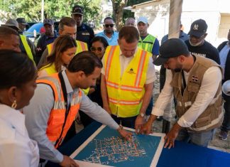 Ministro Ito Bisonó da inicio a proyecto de viviendas sociales y rehabilitación de hábitat en San Antonio de Guerra