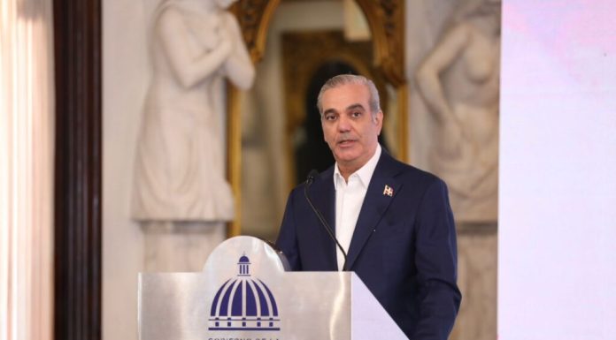Abinader informa aporte especial de RD$2,500 millones de pesos al Ministerio de Obras Públicas para correcciones de infraestructuras