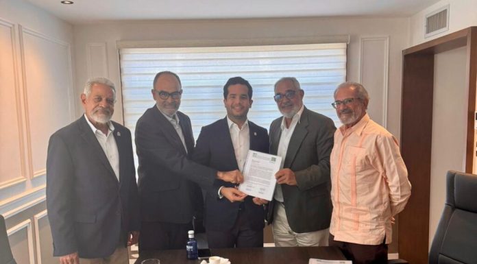FP advierte riesgos de privatización en proyecto de Ley de Agua; Subgabinete Agroalimentario entrega posición a Omar Fernández