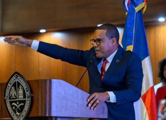 Con aires de innovación y continuidad Radhamés Silverio presenta candidatura a rector en la UASD