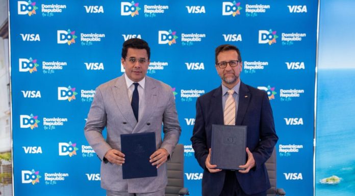 David Collado firma acuerdo con Visa Internacional para fortalecer la promoción turística de RD