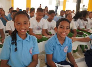 Luis Miguel De Camps felicita a los estudiantes en su día y ratifica una gestión educativa centrada en ellos como prioridad nacional