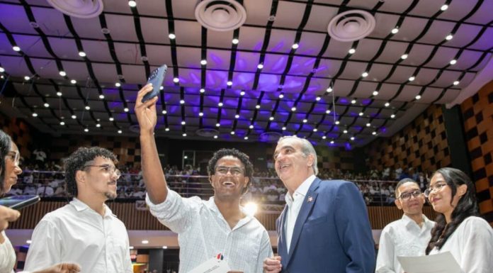 Presidente Abinader encabeza graduación de 5,000 jóvenes del programa Talento Digital, impulsando el capital humano que demanda el mercado laboral