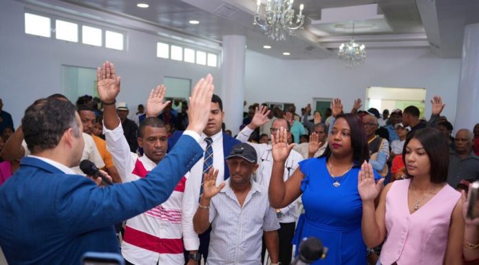 Dirigentes de la Fuerza del Pueblo hacia el PLD: Cientos se juramentan en Higüey junto a Frendy Reyes