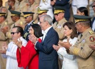 Presidente Abinader encabeza solemne acto con motivo del Día de la Bandera Nacional