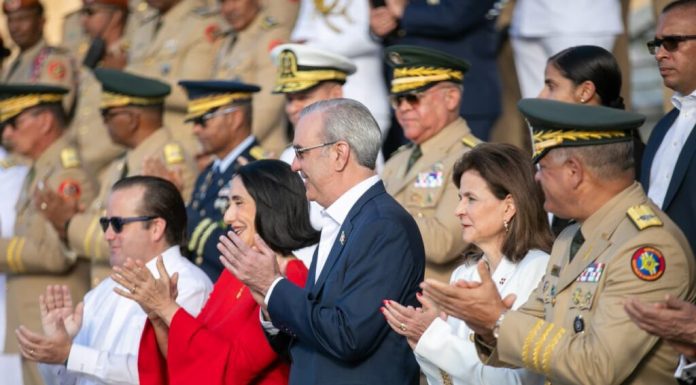 Presidente Abinader encabeza solemne acto con motivo del Día de la Bandera Nacional
