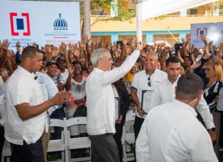 Presidente Abinader entrega 510 certificados de títulos de propiedad de 710 que contempló el proyecto El Valiente, que impacta a 2,840 personas de SDE