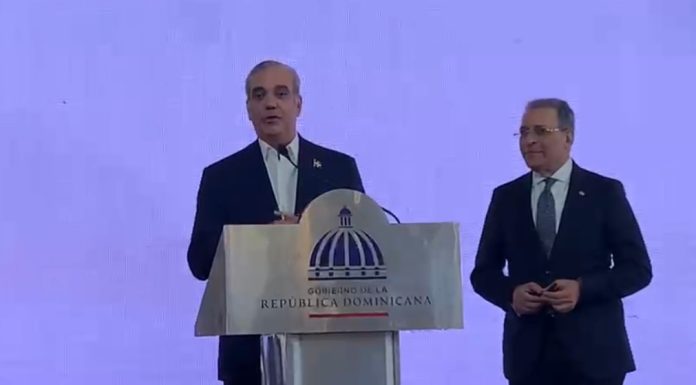 Presidente Abinader dice que será el primero en subir a la Línea 2-C ante temor de ciudadanos