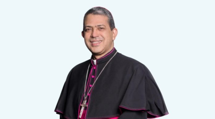 Reportaje- Arzobispo Morel Diplán critica falta de apoyo y oportunidades para los jóvenes