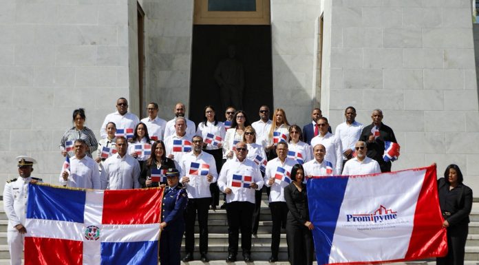 Video/ Promipyme deposita Ofrenda Floral en el 182 aniversario de la Independencia Nacional