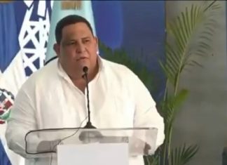 Alcalde de Azua menciona a Leonel en lugar de Abinader en inauguración de puente sobre el río Viajama