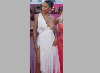 Tokischa impacta en Premio Lo Nuestro con arriesgado vestido dejando un seno al aire