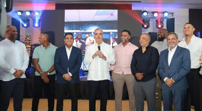 Presidente Luis Abinader agasaja a la selección dominicana previo al Clásico Mundial de Béisbol