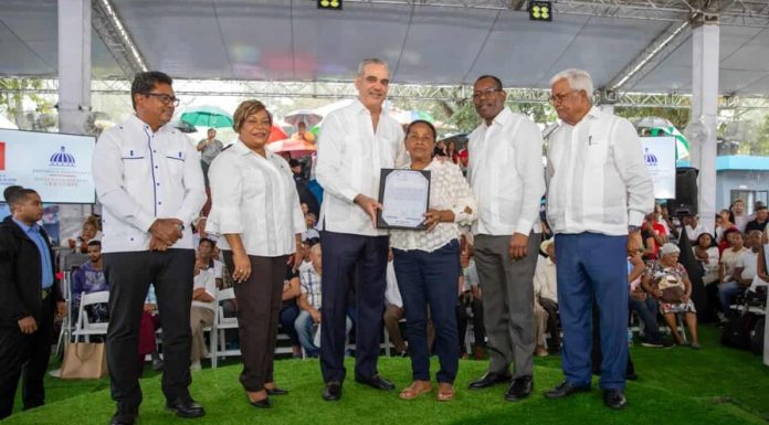 Presidente Abinader entrega 442 títulos de propiedad en Hato Nuevo II